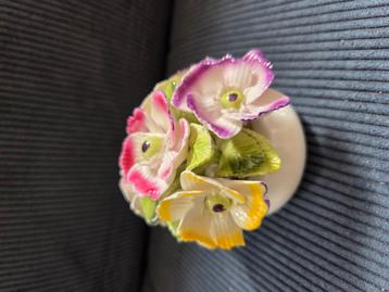 3D bloemstuk Aristocrat Bone China beschikbaar voor biedingen