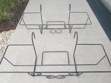 2x stalen bloembakhouder binnenmaten L60 x B17,5 x H14cm beschikbaar voor biedingen