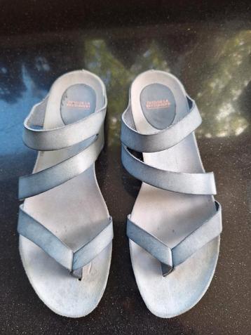 Mooie leren slippers Fred de la Bretoniere beschikbaar voor biedingen