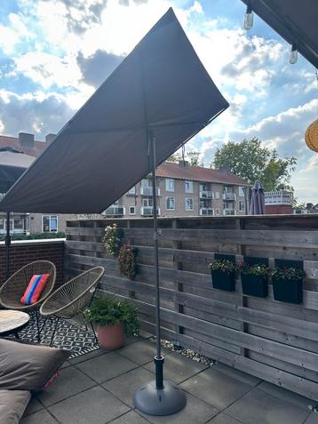 Parasol beschikbaar voor biedingen
