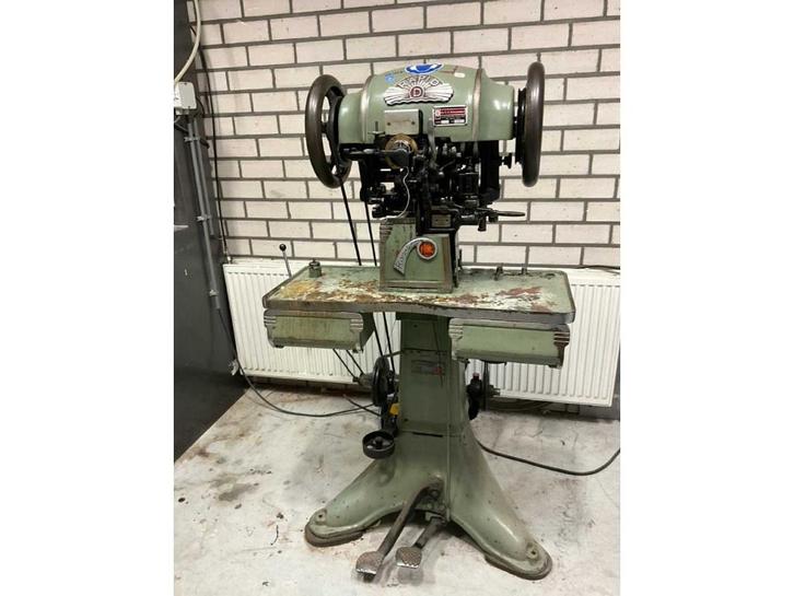 Vihl Pedersen Rapid-D stikmachine tot 20mm dikte, Zakelijke goederen, Machines en Bouw | Overig, Ophalen