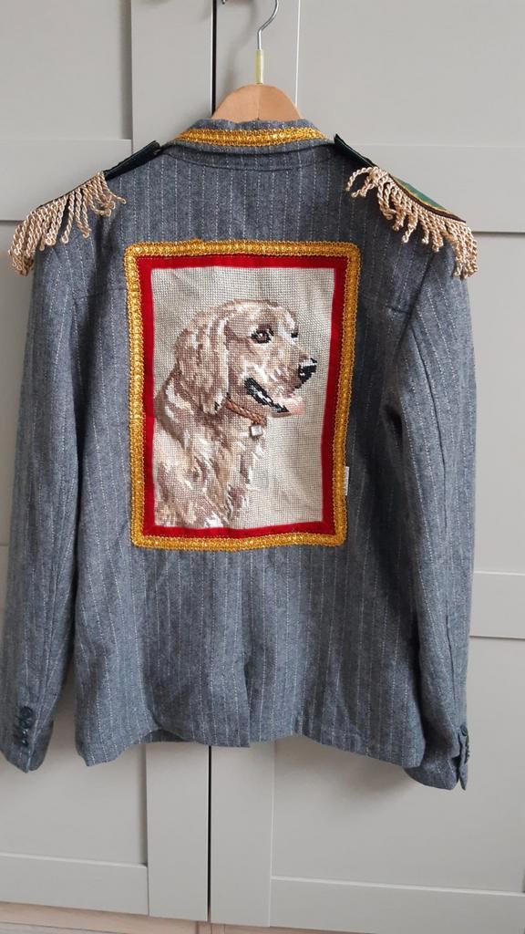 Uniek Jongens Jasje met Opvallende Details (maat 158/164), Kinderen en Baby's, Carnavalskleding en Verkleedspullen, Zo goed als nieuw