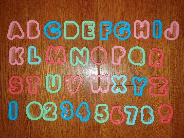 Alfabet - letters en getallen - uitsteekvormpjes - kleivorm, Kinderen en Baby's, Speelgoed | Educatief en Creatief, Nieuw, Knutselen