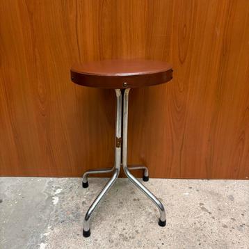 Vintage bruin krukje beschikbaar voor biedingen