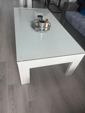 Witte Salontafel met glasplaat 140x70 beschikbaar voor biedingen