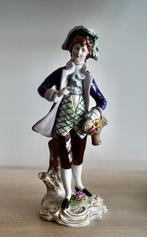 Antiek porseleinen beeldje – man in 18e-eeuwse kleding – gem, Ophalen of Verzenden
