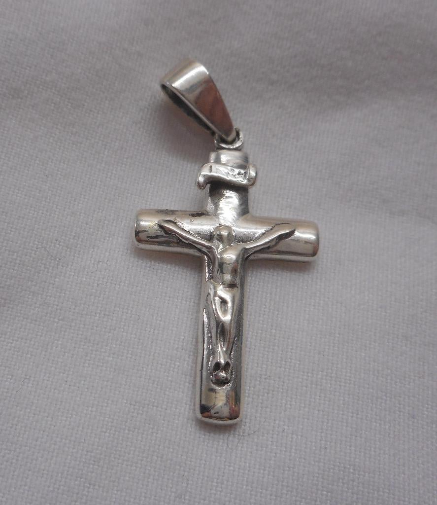 Zilveren kruis hanger met Jezus nr.124