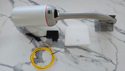 Huawei B2368-66 outdoor 4G LTE, Computers en Software, Routers en Modems, Zo goed als nieuw, Router met modem, Ophalen of Verzenden