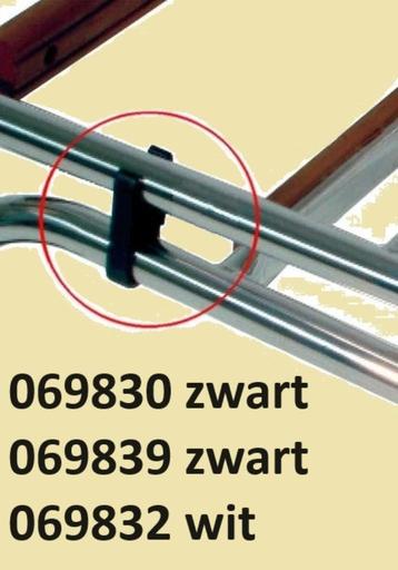 Klemmen om zwemtrappen opgeklapt te zekeren. Vanaf € 1,60 beschikbaar voor biedingen