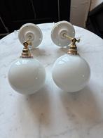 Vintage set 2 witte glazen bol school wandlampen bal rond, Ophalen of Verzenden, Metaal
