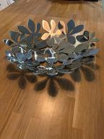 Metalen schaal met bloemmotief, Huis en Inrichting, Woonaccessoires | Schalen en Manden, Overige materialen, Schaal, Rond, Ophalen of Verzenden
