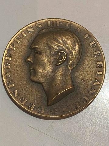 Juliana & Bernhard Zilveren Huwelijk Penning 1962 beschikbaar voor biedingen
