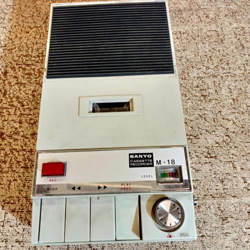 Sanyo model M-18 vintage cassette recorder, Audio, Tv en Foto, Cassettedecks, Enkel, Overige merken, Ophalen of Verzenden