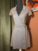 Urban Outfitters geruite wikkeljurk, maat XS. Bieden mag!, Nieuw, Urban Outfitters, Maat 34 (XS) of kleiner, Boven de knie