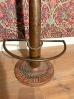 Vintage Barkruk - Cognac Leer & Verweerd Staal, Ophalen, Gebruikt, Met voetsteun, 60 tot 90 cm