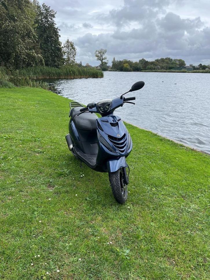 Piaggio zip 4t, Fietsen en Brommers, Scooters | Piaggio, Zo goed als nieuw, Zip, Maximaal 45 km/u, Benzine, Ophalen of Verzenden