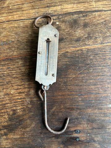 Antieke unster beschikbaar voor biedingen