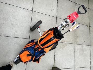 Golfset en karretje - kind beschikbaar voor biedingen