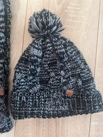Mooie Muts en Sjaal Set beschikbaar voor biedingen