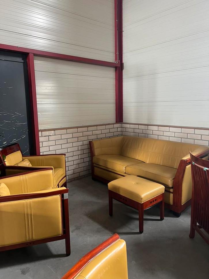 Stijlvol Schuitema Lounge Set – Leer & Hout Designklassieker, Huis en Inrichting, Banken | Complete zithoeken, Zo goed als nieuw