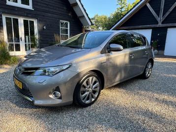 Toyota Auris 1.8 Full Hybrid 5DR CVT 2013 Bruin beschikbaar voor biedingen