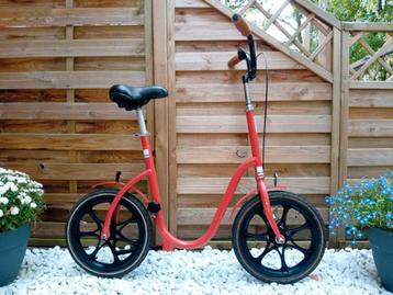 Nieuwstaat. Deelbare Qgo loophulp, loopfiets volwassenen. beschikbaar voor biedingen