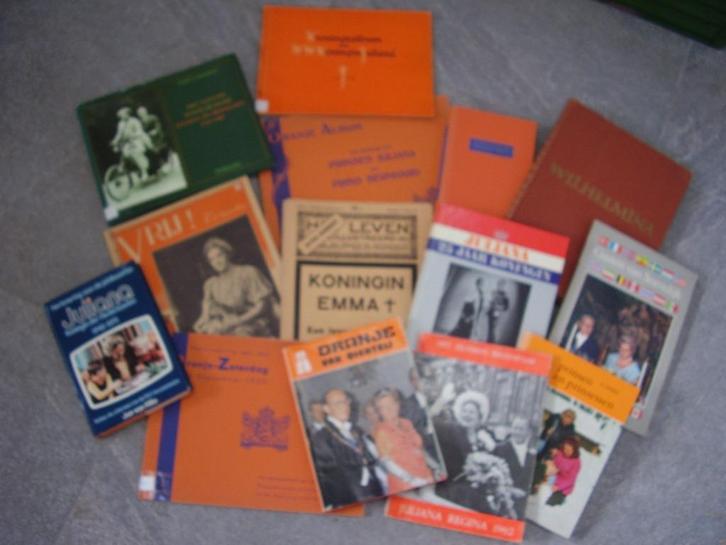 Verzameling van 34 boeken koninklijk huis, Verzamelen, Koninklijk Huis en Royalty, Gebruikt, Tijdschrift of Boek, Verzenden