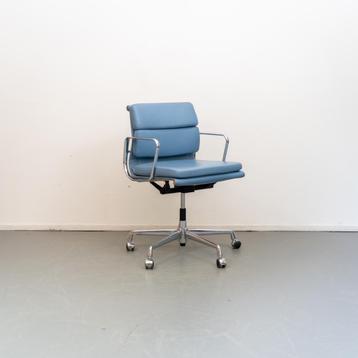 Vitra Eames Ea217 Licht Blauw Chroom beschikbaar voor biedingen