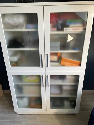 Opbergkast met glazen deuren