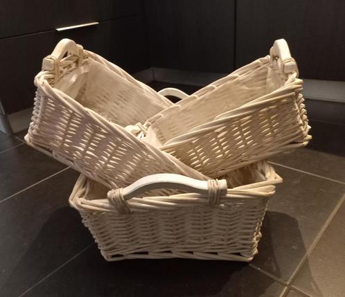3 witte nieuwe rieten manden, Huis en Inrichting, Woonaccessoires | Schalen en Manden, Nieuw, Rechthoekig, Riet, Ophalen