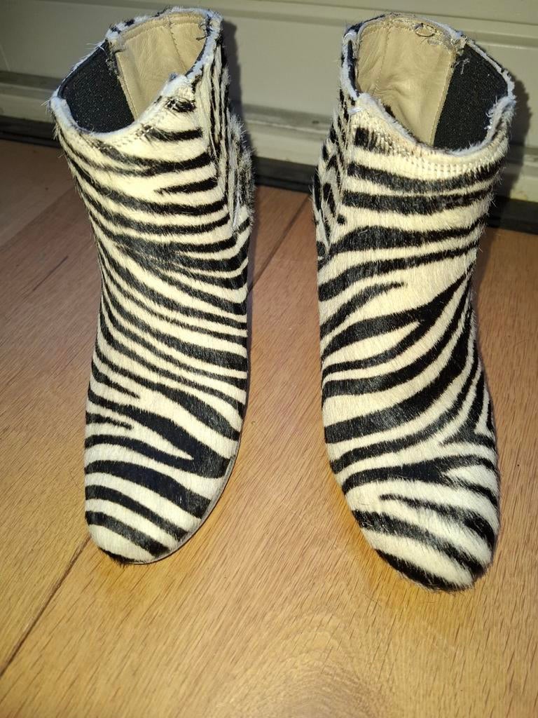Zebra huid enkellaarsjes Bluzi maat 37, Ophalen, Zo goed als nieuw, Overige kleuren