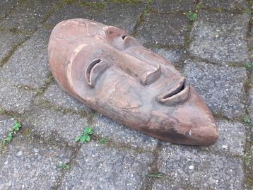 Houten afrikaanse masker mancave beschikbaar voor biedingen