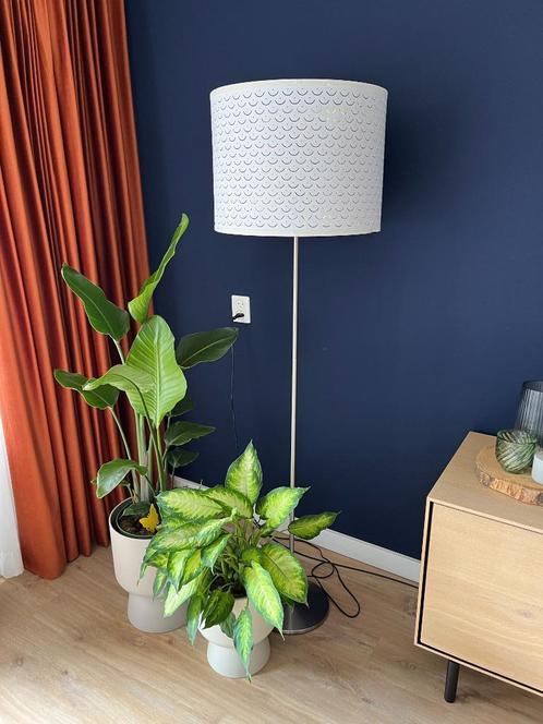Vloerlamp IKEA (lampvoet + lampenkap NYMÖ), Huis en Inrichting, Lampen | Vloerlampen, Zo goed als nieuw, 150 tot 200 cm, Ophalen