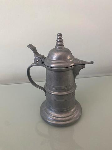 Tinnen kan met scharnier deksel beschikbaar voor biedingen