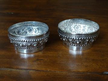 2 antieke Chinees zilveren kommen bloemen bladeren, China beschikbaar voor biedingen