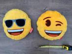 2 nieuwe zgan Emoji smiley kussens pluche geel, Nieuw, Ophalen of Verzenden, Kleed of Kussen