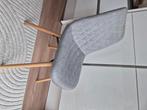 Grijze stoelen met eiken poten, Huis en Inrichting, Stoelen, Ophalen, Gebruikt, Metaal, Scandinavisch