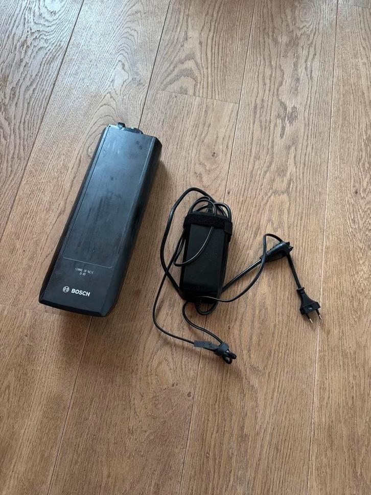 Bosch PowerPack 35km acciradius fietsaccu + oplader, Fietsen en Brommers, Fietsaccessoires | Fietsaccu's, Gebruikt, Ophalen of Verzenden