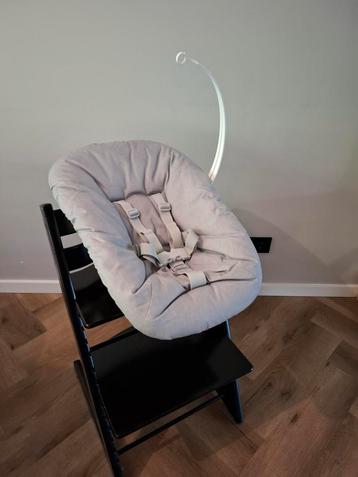 Stokke Tripp Trapp newbornset met speelgoedhanger beschikbaar voor biedingen
