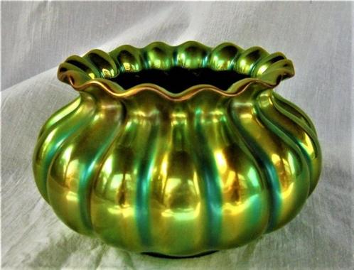 Zsolnay - Grote art nouveau vaas in groen eosin (8011), Huis en Inrichting, Woonaccessoires | Vazen, Zo goed als nieuw, Groen