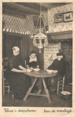 Veluwe Dorpsleven familie aan de maaltijd klederdracht 1936, Verzenden, 1920 tot 1940, Gelopen, Gelderland