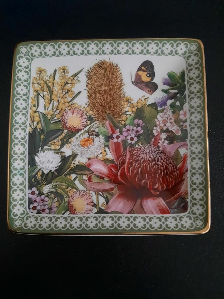 vierkant schaaltje met botanische bloemen , Laura Ramos, Huis en Inrichting, Keuken | Servies, Nieuw, Schaal of Schalen, Overige stijlen