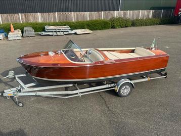 Klassieke Italiaanse houten speedboot met MerCruiser V8 beschikbaar voor biedingen