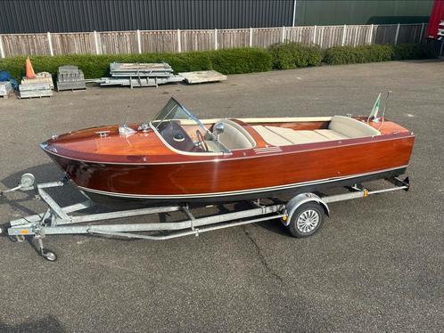 Klassieke Italiaanse houten speedboot met MerCruiser V8, Watersport en Boten, Speedboten, Gebruikt, 6 meter of meer, Benzine, 200 pk of meer