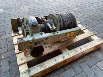 Lier hydraulisch/pto beschikbaar voor biedingen