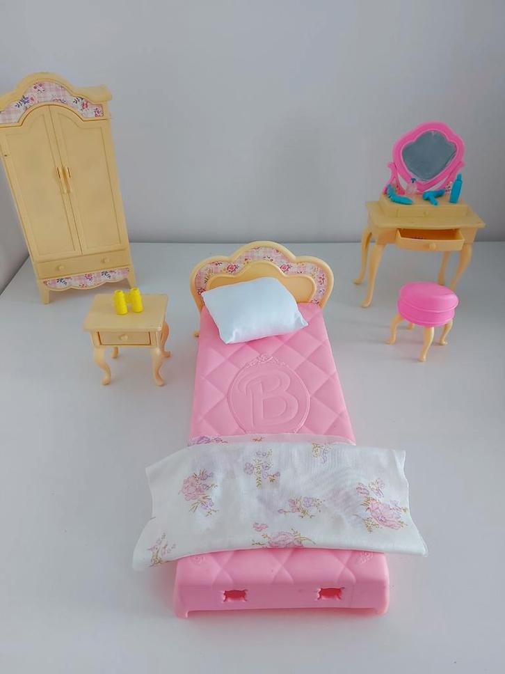 Barbie slaapkamer + accessoires, Kinderen en Baby's, Speelgoed | Poppen, Gebruikt, Barbie, Ophalen of Verzenden