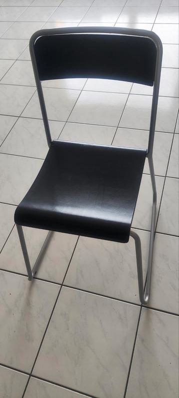 Gratis 2 stoelen beschikbaar voor biedingen