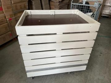 houten bakken op wielen / kratten / kisten 6 stuks beschikbaar voor biedingen