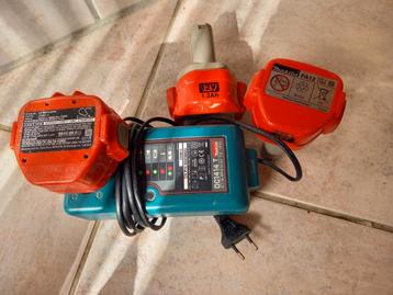 MAKITA oplader met 2 goede en 1 mindere accu. beschikbaar voor biedingen