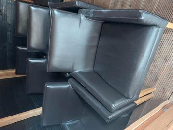 TEAB!!6x mooie kunstlederen fauteuils + tafel 100x220 eiken. beschikbaar voor biedingen